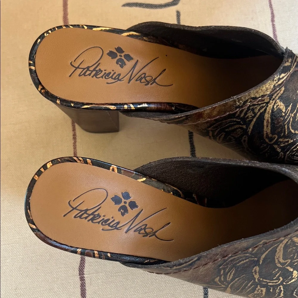 Patricia Nash Black and Gold Women's Shoes - Picture 2 of 5